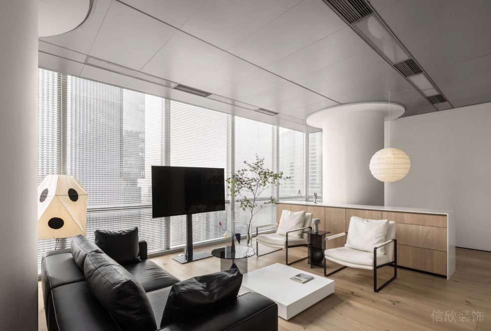 深圳市南山區(qū)天瓏大廈現代簡約原木風辦公室裝修設計方案 前臺服務臺和接待區(qū)