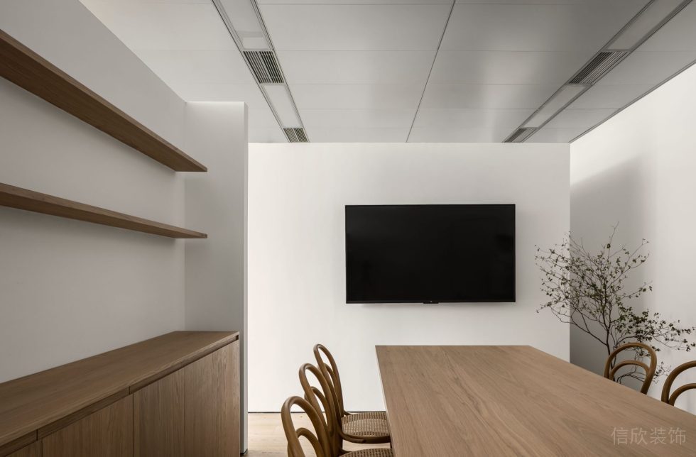 深圳市南山區(qū)天瓏大廈現代簡約原木風辦公室裝修設計方案 辦公區(qū)