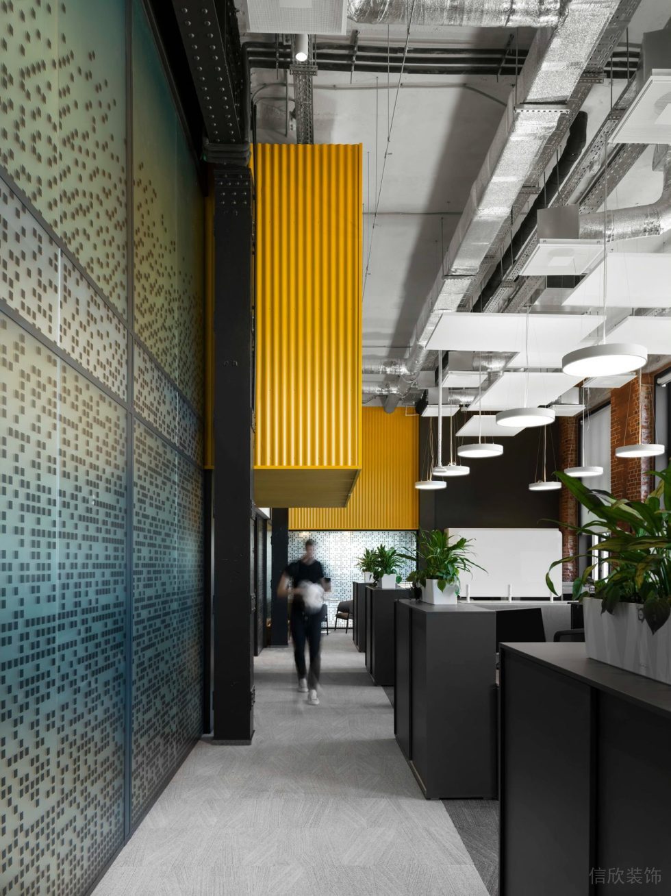 深圳市南山區(qū)微軟科通大廈后現(xiàn)代主義風(fēng)格辦公室裝修設(shè)計方案 工作區(qū) (2)