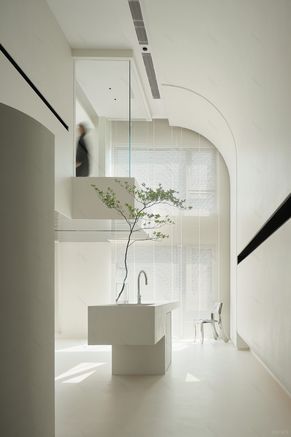 純白色極簡風(fēng)小型辦公室裝修案例幾何體水吧中島臺 純白色極簡風(fēng)小型辦公室裝修案例幾何體水吧中島臺