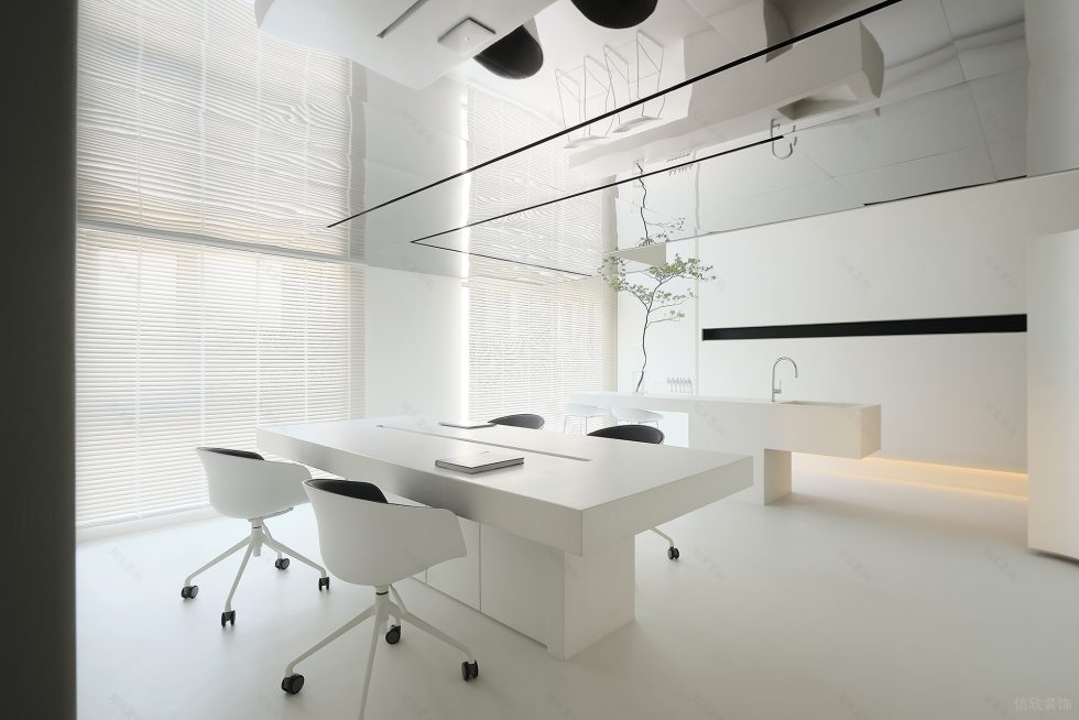 純白色極簡風(fēng)小型辦公室裝修案例一層長方形四人工作臺 純白色極簡風(fēng)小型辦公室裝修案例一層長方形四人工作臺