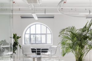 純凈原木風辦公室設(shè)計方案 前臺接待區(qū)棉質(zhì)沙發(fā)座椅