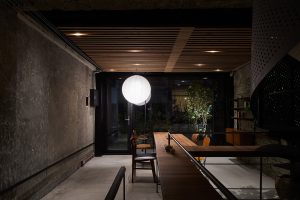 復(fù)古工業(yè)風(fēng)格茶室白色球形燈夜間茶室效果圖