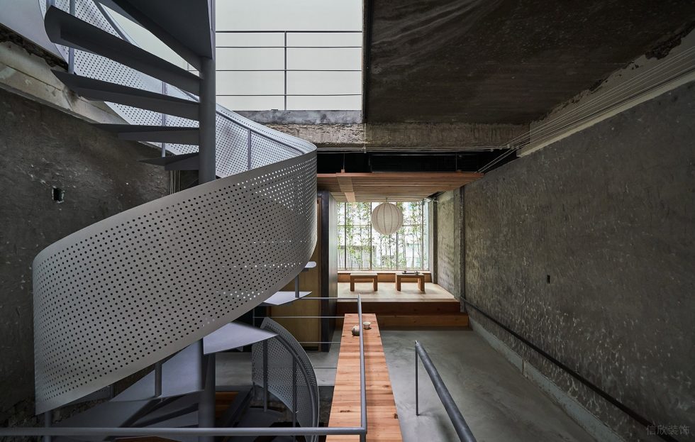 復(fù)古工業(yè)風(fēng)格茶室廊道長(zhǎng)條木制茶桌裝修效果圖