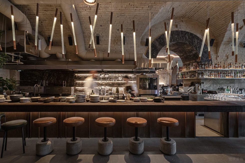 復古做舊風餐廳出餐區(qū)裝修設計