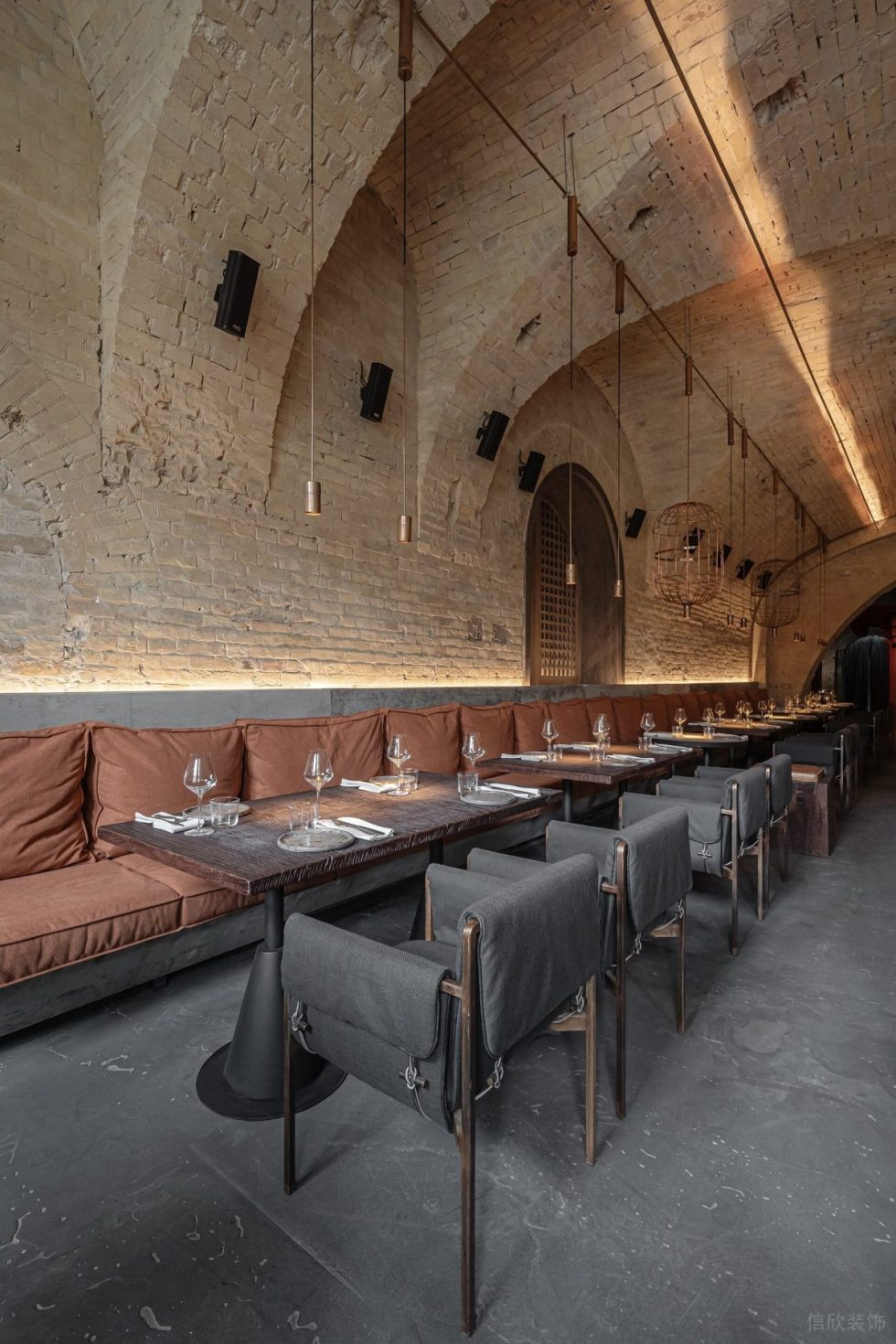 復古做舊風餐廳休閑用餐區(qū)裝修設計