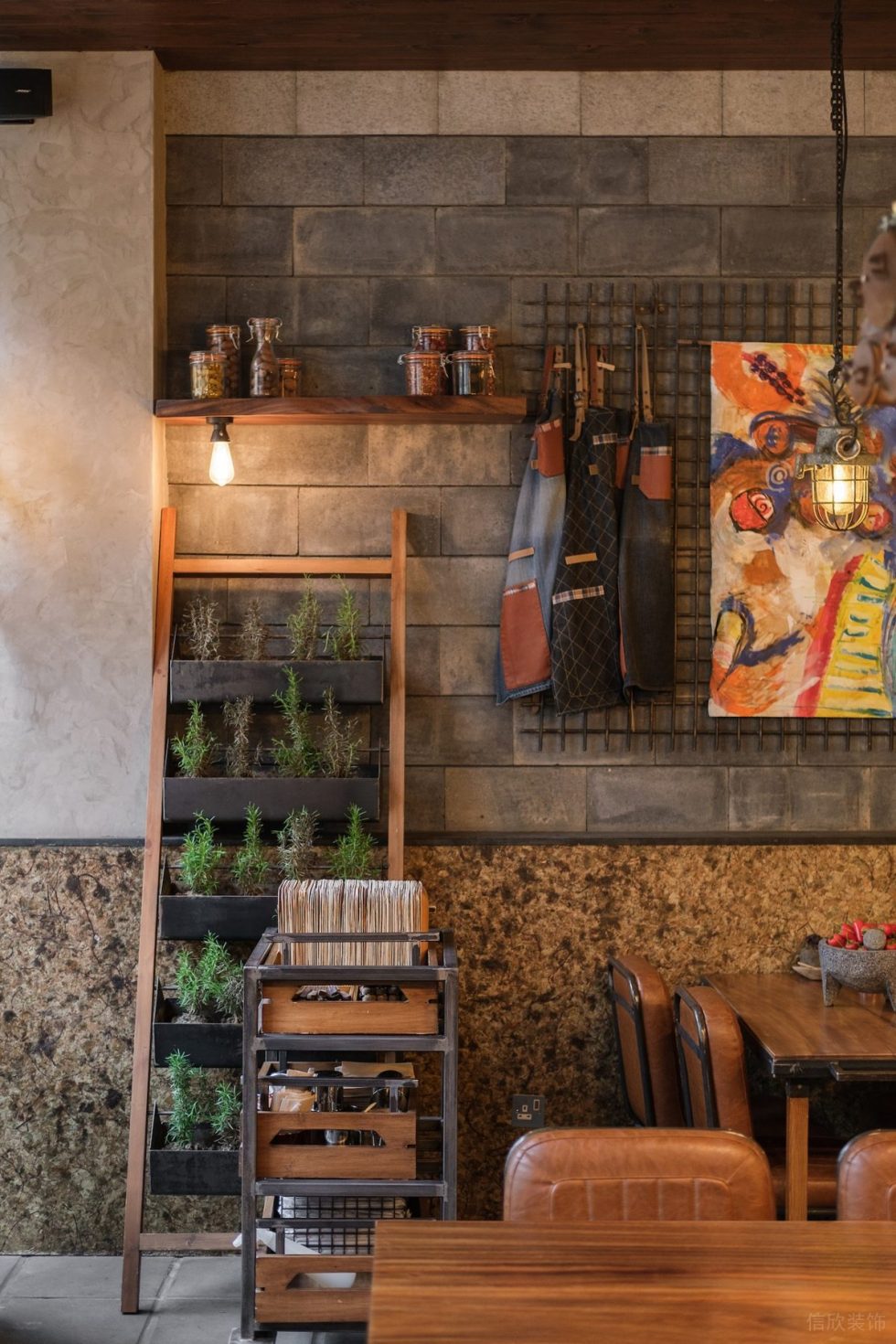 法式復(fù)古餐廳梯形綠化架子裝修設(shè)計