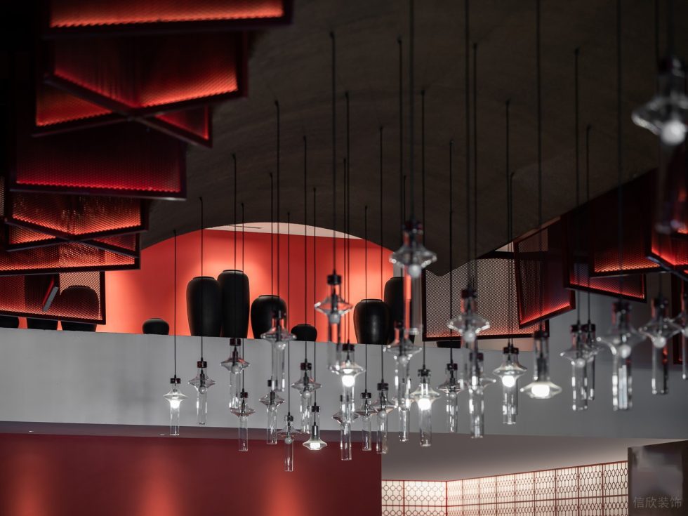古典新中式火鍋店黑色弧形穹頂裝修設(shè)計