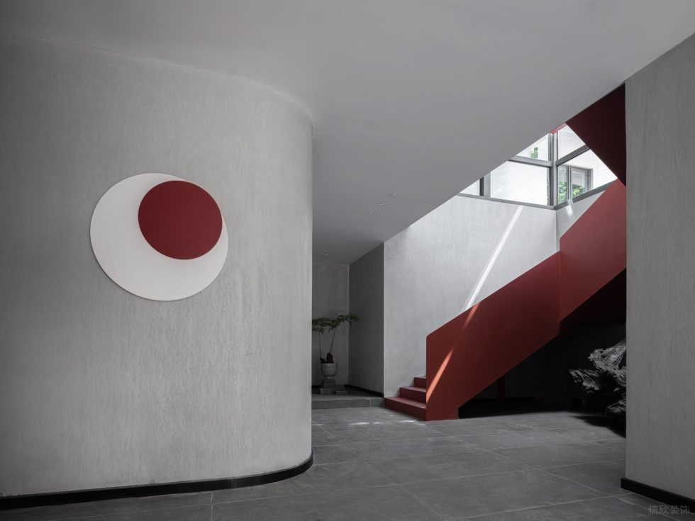 工業(yè)極簡風(fēng)酒廳紅色樓梯裝修設(shè)計
