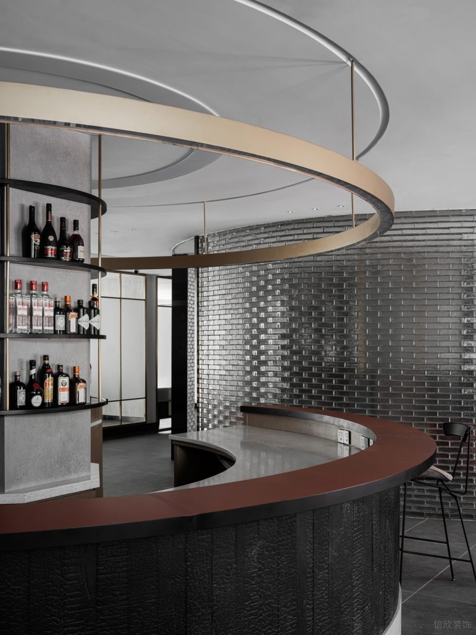 工業(yè)極簡風酒廳金屬圓形燈帶裝修設計圖
