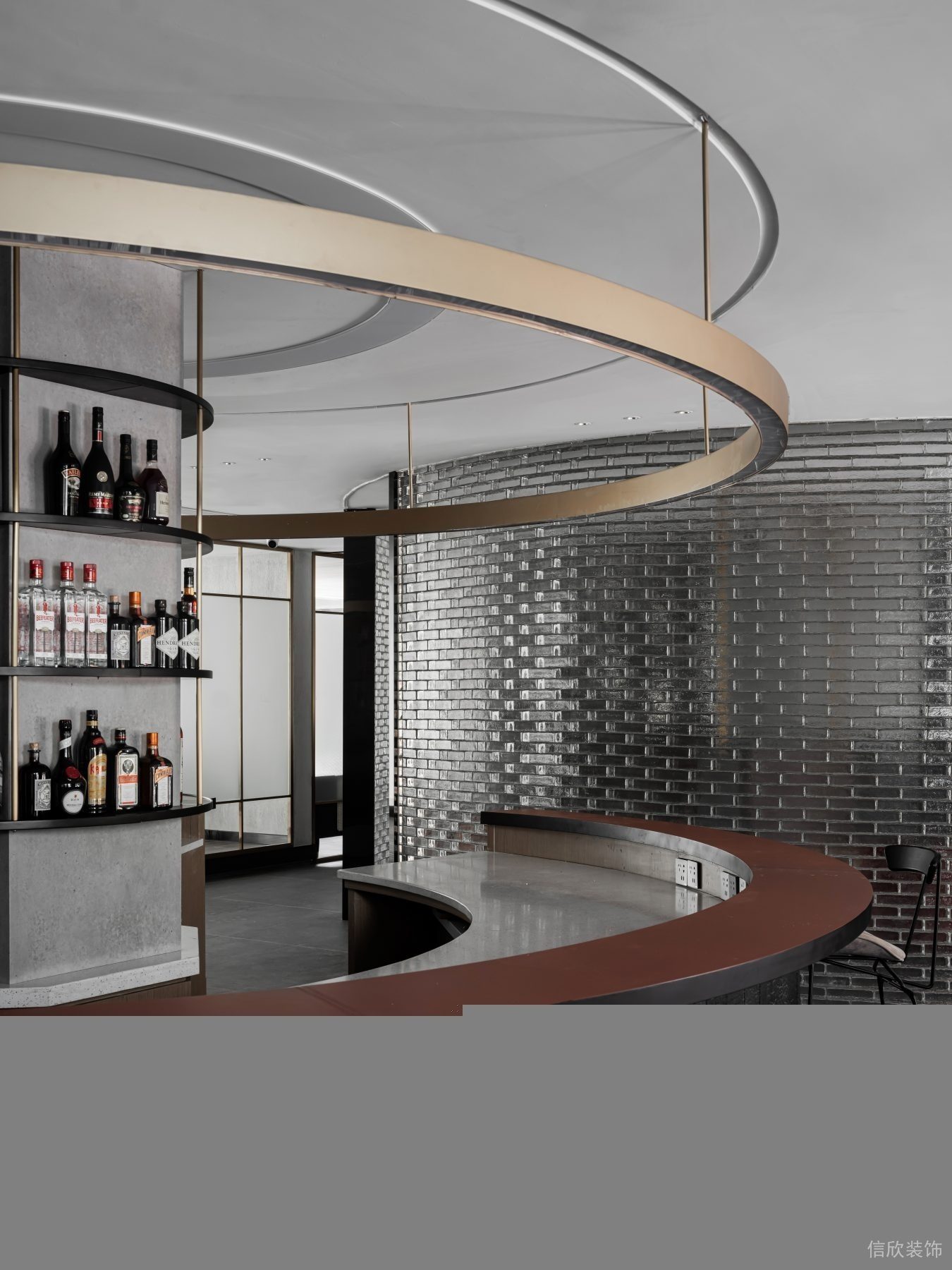 工業(yè)極簡風酒廳金屬圓形燈帶裝修設計圖