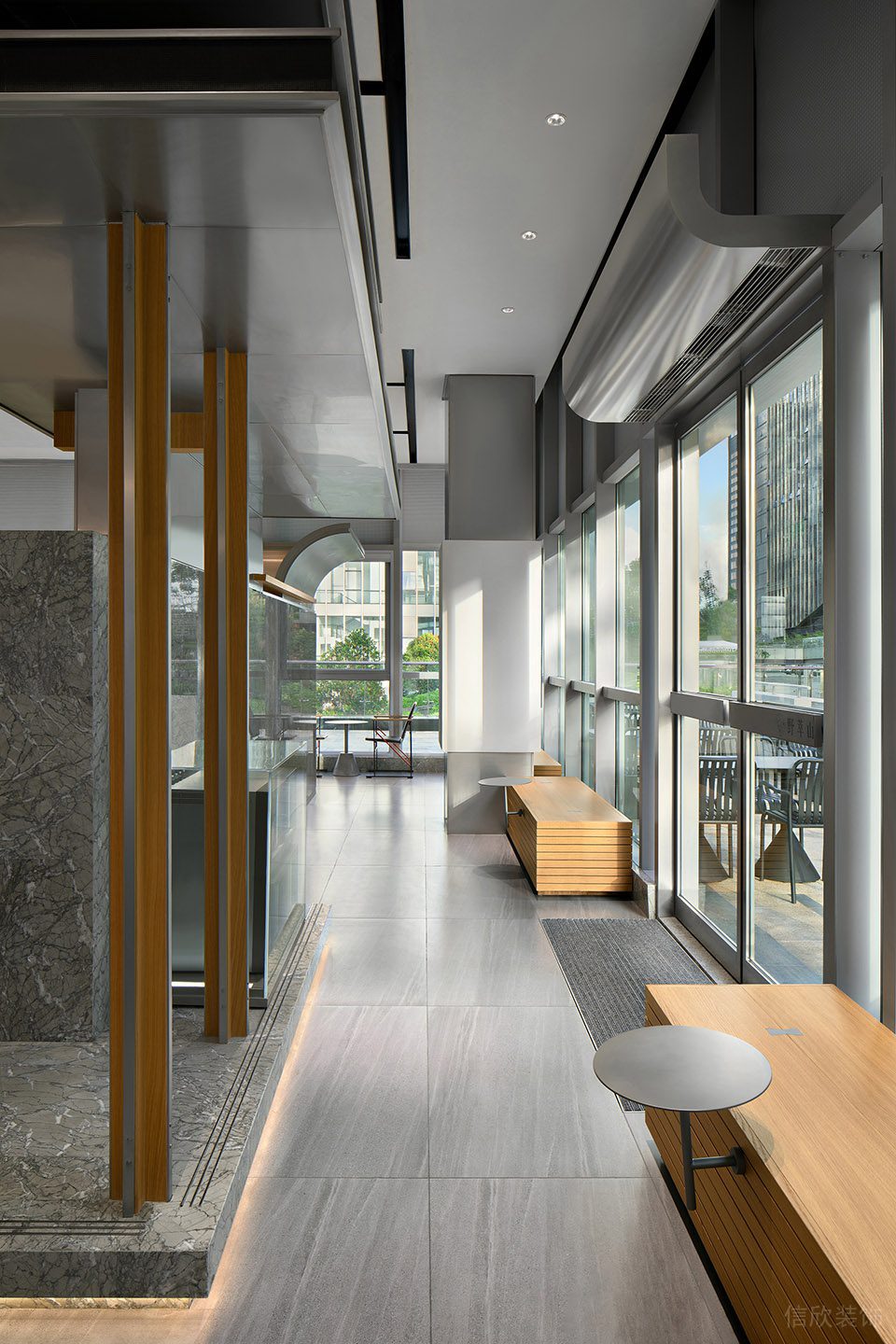 工業(yè)簡約風飲品店銀灰色地磚與天花裝修設計