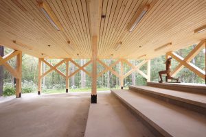 戶(hù)外全木結(jié)構(gòu)辦公室裝修設(shè)計(jì) 底層鏤空結(jié)構(gòu)