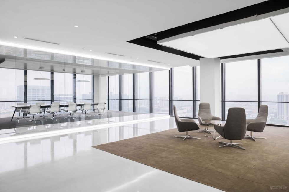 潔白現(xiàn)代風(fēng)辦公室裝修設(shè)計米黃色布藝單人沙發(fā) 潔白現(xiàn)代風(fēng)辦公室裝修設(shè)計米黃色布藝單人沙發(fā)