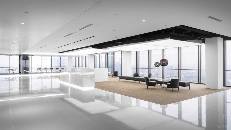 潔白現(xiàn)代風(fēng)辦公室裝修設(shè)計深灰色沙發(fā)組合 潔白現(xiàn)代風(fēng)辦公室裝修設(shè)計深灰色沙發(fā)組合