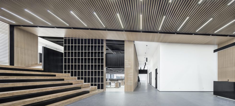 簡(jiǎn)潔原木風(fēng)辦公室裝修設(shè)計(jì)木紋鋁方通格柵吊頂 簡(jiǎn)潔原木風(fēng)辦公室裝修設(shè)計(jì)木紋鋁方通格柵吊頂