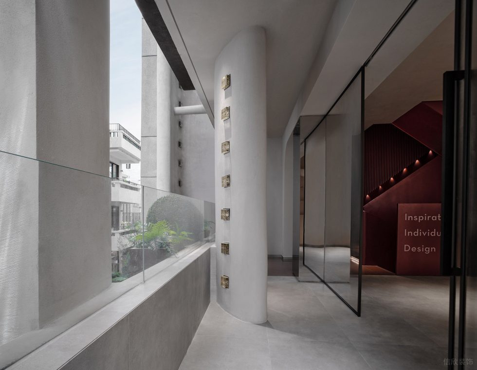 簡約侘寂風飲品店觀景區(qū)承重柱掛金屬品設(shè)計圖