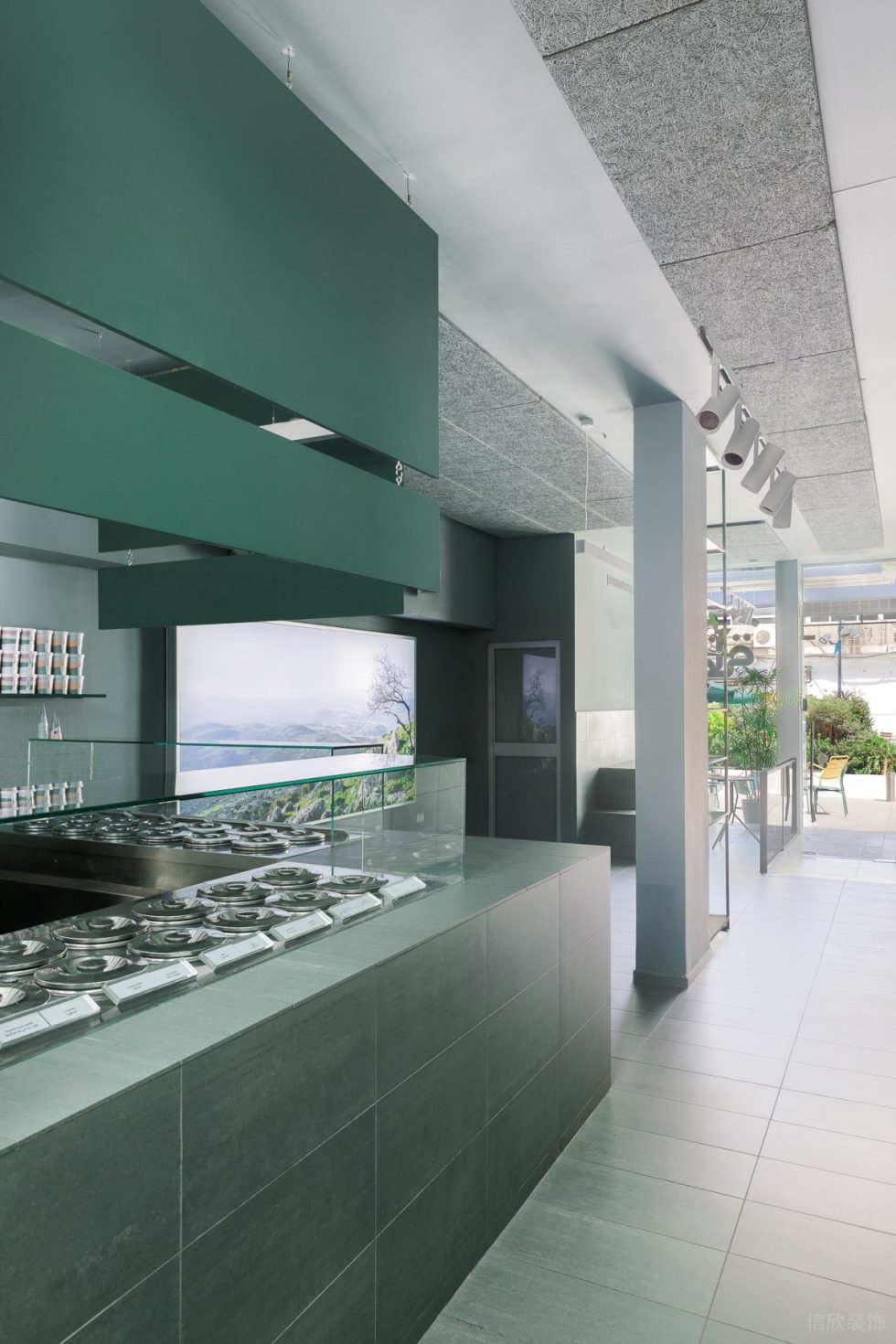 簡(jiǎn)約清新風(fēng)甜品店狹長(zhǎng)通道裝修設(shè)計(jì)