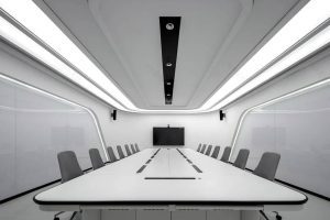 深圳羅湖深潤大廈摩登現(xiàn)代風(fēng)辦公室裝修案例白色調(diào)會議室效果圖