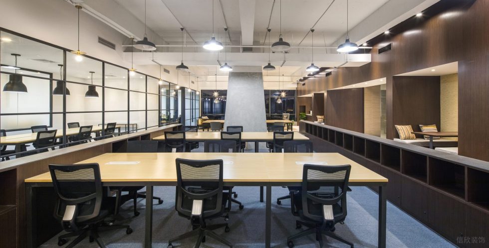美式簡約風(fēng)辦公室裝修設(shè)計深色調(diào)辦公區(qū)效果圖