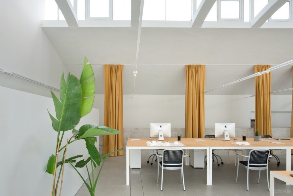 清新簡約風辦公室裝修設計 二層辦公區(qū)頂面及窗戶