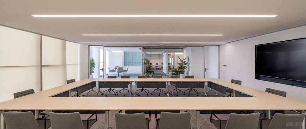 時尚簡約風(fēng)辦公室裝修案例 環(huán)形會議室