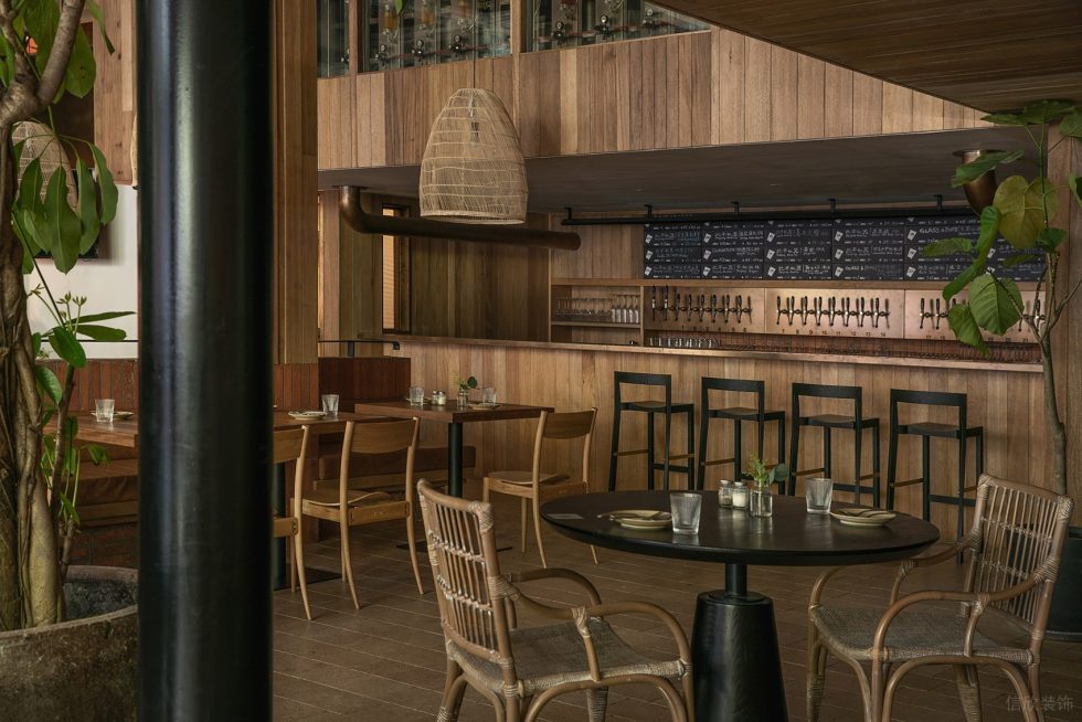 舒適原木風(fēng)餐廳原木調(diào)酒吧臺(tái)裝修設(shè)計(jì)
