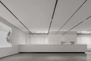 深圳寶安區(qū)西鄉(xiāng)滿京華soho藝巒白色主調(diào)現(xiàn)代極簡主義風(fēng)格辦公室裝修設(shè)計 前臺服務(wù)區(qū)