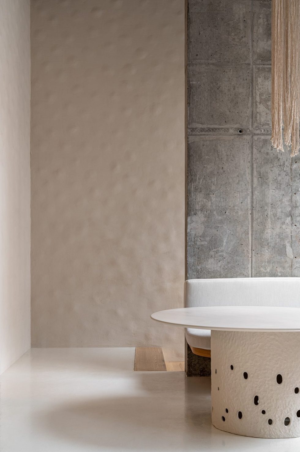 深圳市簡約侘寂風(fēng)甜品店奶油肌理墻面裝修設(shè)計(jì)