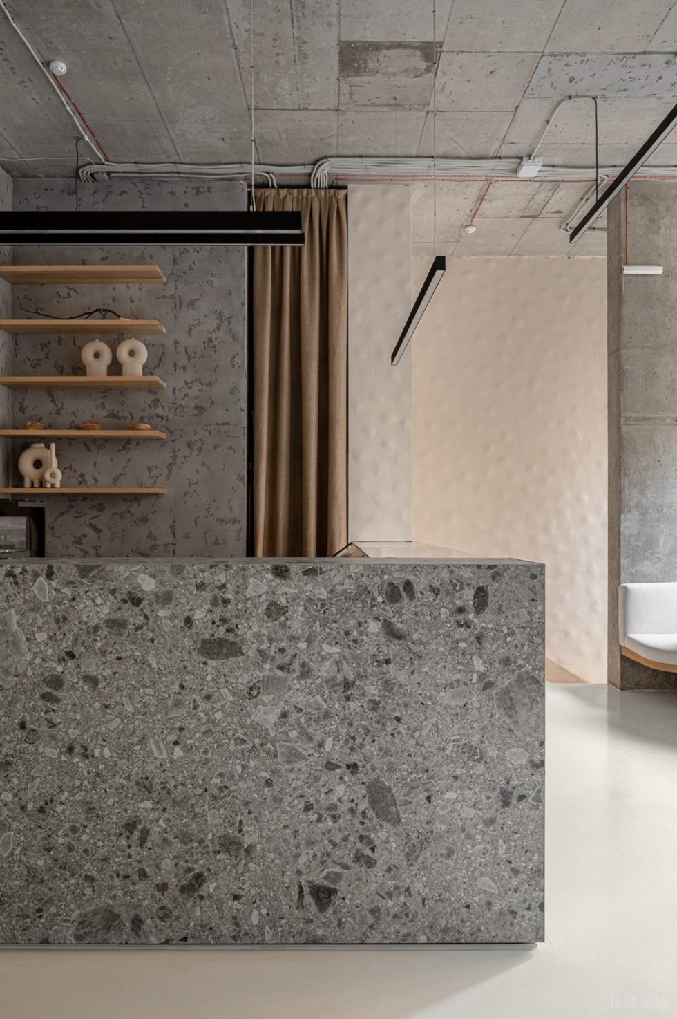 深圳市簡約侘寂風(fēng)甜品店水磨石臺面裝修設(shè)計(jì)