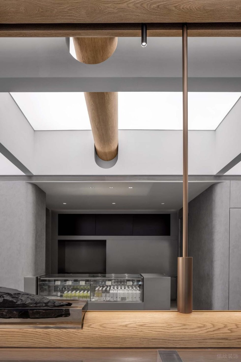 深圳市現(xiàn)代極簡風飲品店金屬支撐裝修設計
