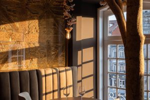 原木風(fēng)櫻花植物設(shè)計(jì)效果圖皮革沙發(fā)裝修木質(zhì)餐廳效果