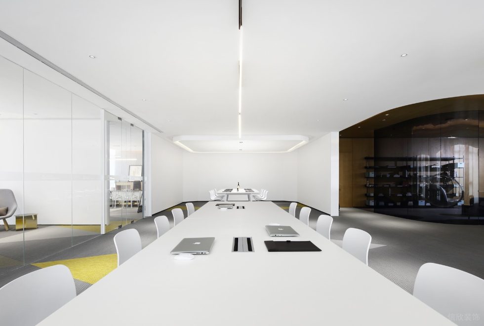 現(xiàn)代淡色系風(fēng)格辦公室裝修案例白色調(diào)開放式會議區(qū) 現(xiàn)代淡色系風(fēng)格辦公室裝修案例白色調(diào)開放式會議區(qū)