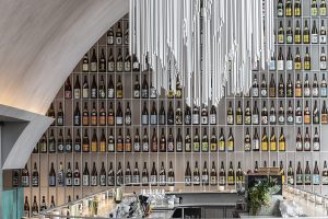 現(xiàn)代簡(jiǎn)約風(fēng)格餐廳灰白色多人圍桌裝修設(shè)計(jì)