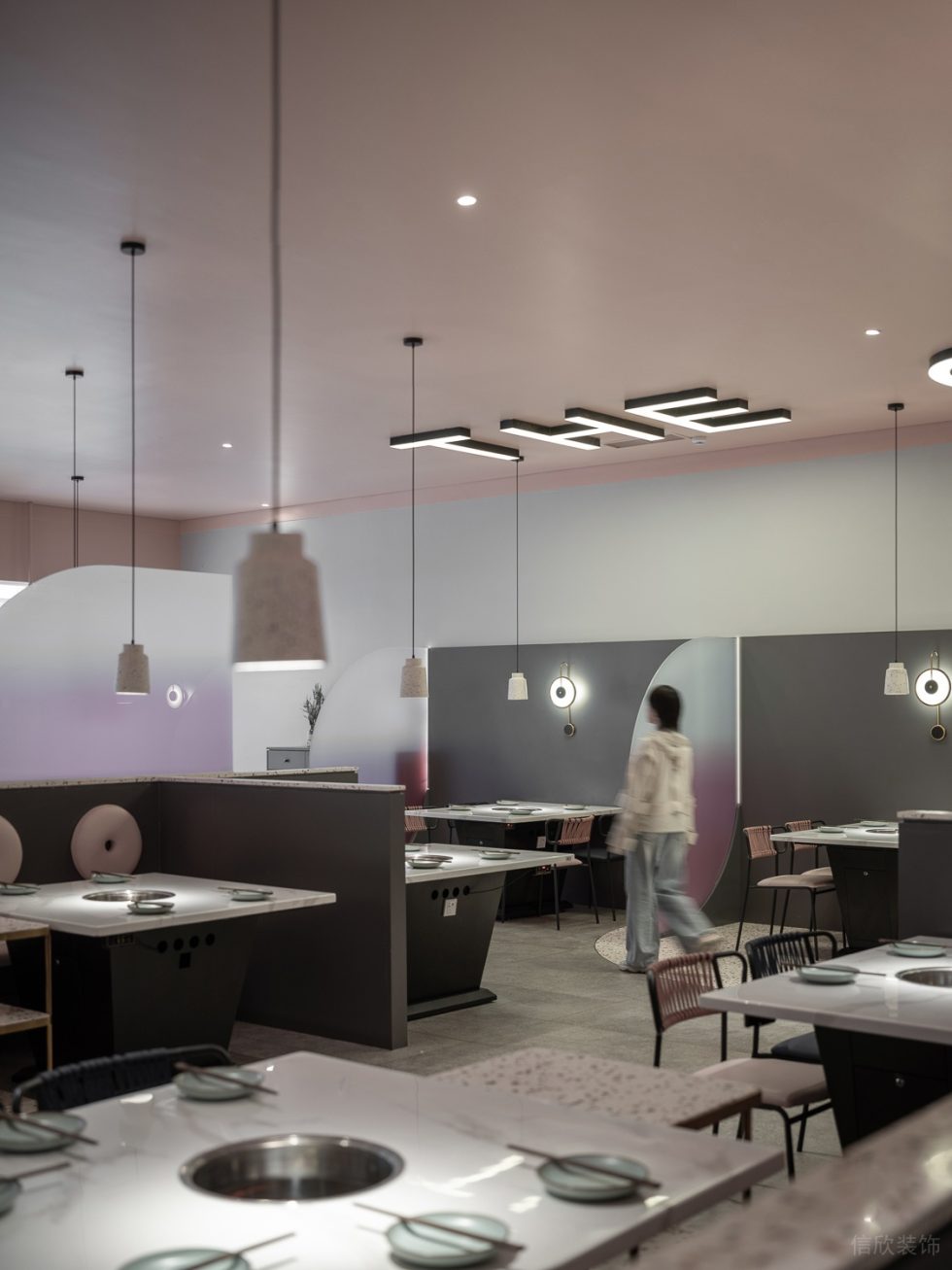 現(xiàn)代簡(jiǎn)約風(fēng)火鍋店線性吊燈安置效果圖展示