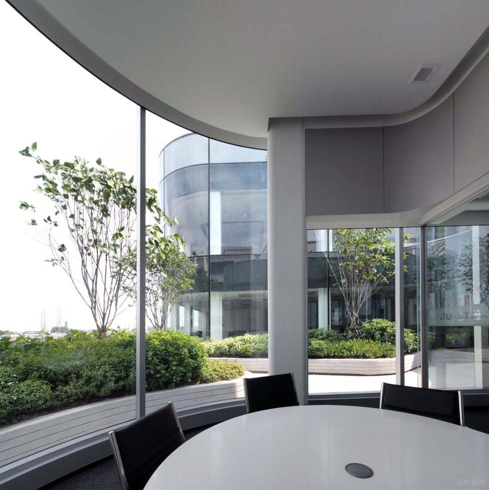 現(xiàn)代時尚辦公室裝修設(shè)計 靠窗會議室