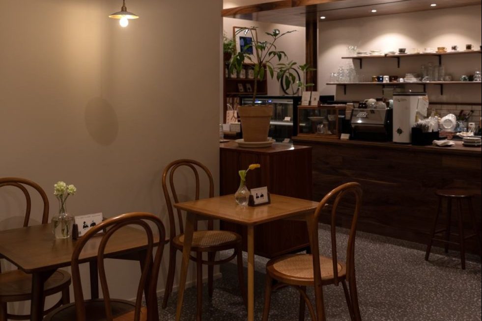 原木風(fēng)咖啡店質(zhì)感原木家具裝修設(shè)計(jì)