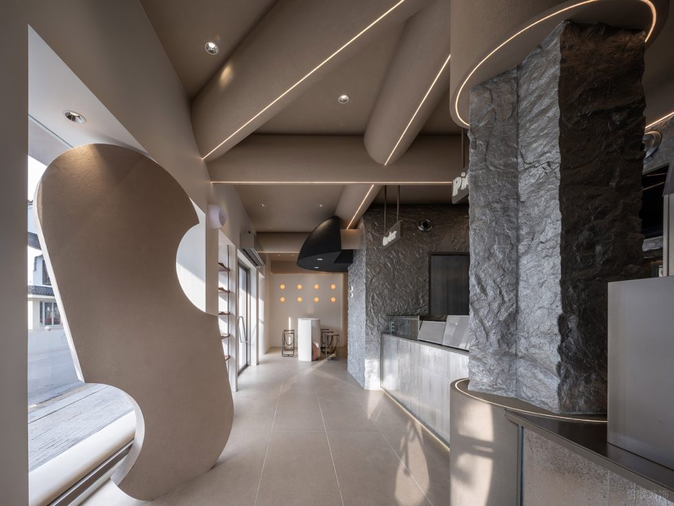 原木工業(yè)簡(jiǎn)約風(fēng)飲品店杏色異性天花裝修設(shè)計(jì)