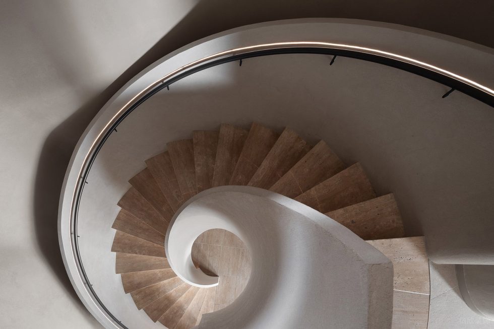 原木工業(yè)簡(jiǎn)約風(fēng)飲品店原木旋轉(zhuǎn)樓梯裝修設(shè)計(jì)