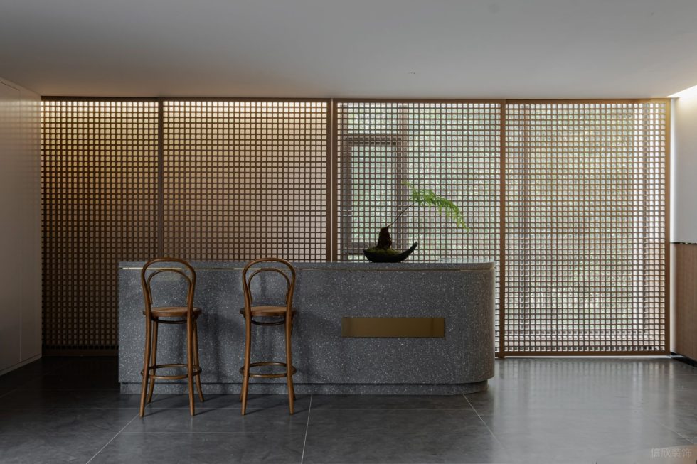 原木極簡風餐廳灰色水磨石前臺裝修設(shè)計效果圖