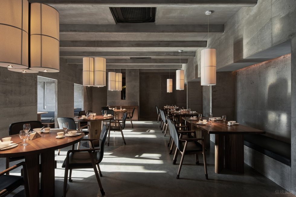 原始簡(jiǎn)單素雅中餐廳散客區(qū)樸素吊燈效果圖