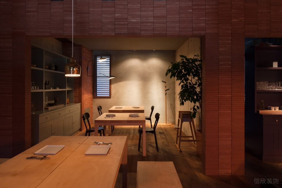 磚紅色復(fù)古簡(jiǎn)約工業(yè)風(fēng)餐廳獨(dú)立就餐區(qū)裝修設(shè)計(jì)