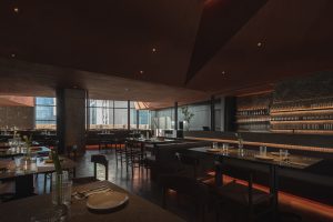 自然原始餐廳不規(guī)則天花裝修設(shè)計