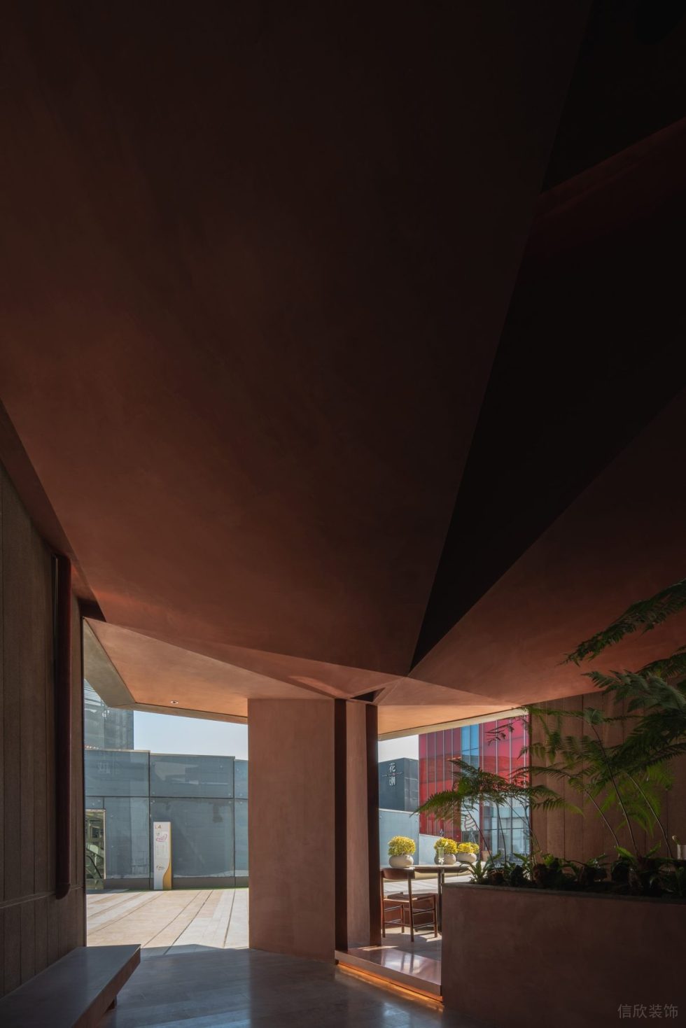 自然原始餐廳深邃入口裝修設(shè)計