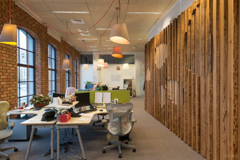 多彩現(xiàn)代風(fēng)辦公室裝修設(shè)計(jì)暖色辦公區(qū) 多彩現(xiàn)代風(fēng)辦公室裝修設(shè)計(jì)暖色辦公區(qū)