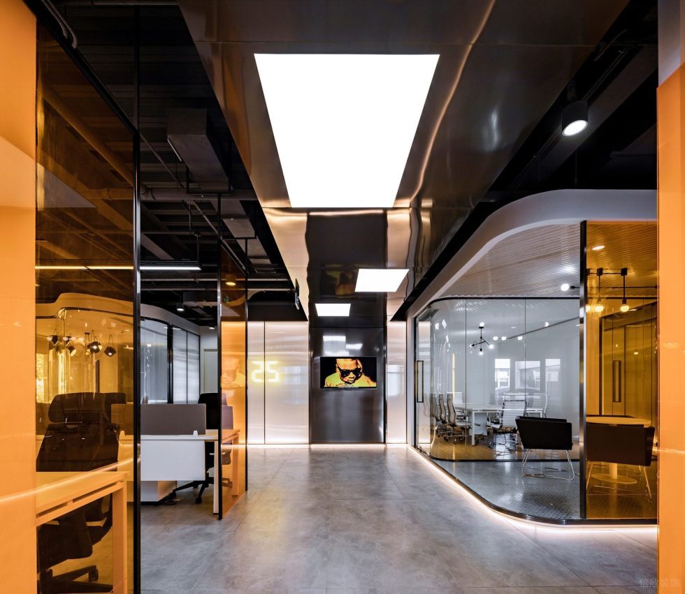 動感現(xiàn)代風辦公室裝修設(shè)計白色軟膜天花