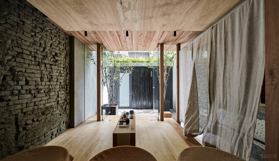 工業(yè)風茶室原木地臺品茗區(qū)裝修設計