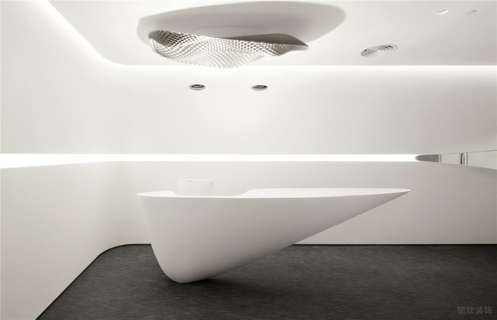 灰白色現(xiàn)代風(fēng)辦公室裝修設(shè)計(jì)白色不規(guī)則造型前臺 灰白色現(xiàn)代風(fēng)辦公室裝修設(shè)計(jì)白色不規(guī)則造型前臺