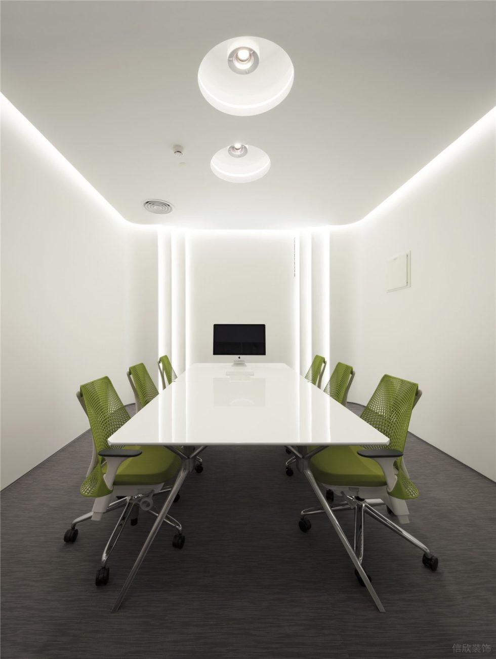 灰白色現(xiàn)代風(fēng)辦公室裝修設(shè)計(jì)灰白色會議室 灰白色現(xiàn)代風(fēng)辦公室裝修設(shè)計(jì)灰白色會議室