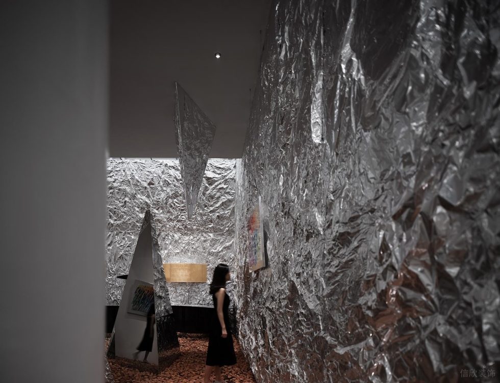 金屬感工業(yè)風畫廊裝修設計方案 頂面暗藏燈帶設計